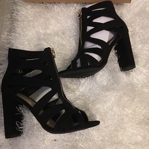 💥NEW IN BOX Charlotte Russe black heels💥